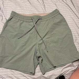 LuLu lemon athletic shorts MEN- Med (30). like new condition